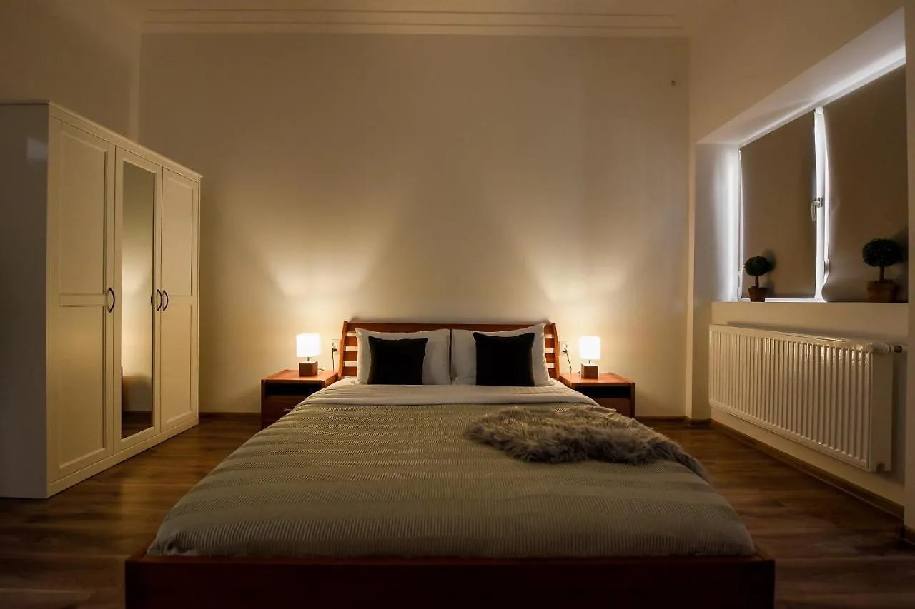 Simple Yet Stylish. Piata Revolutiei Apartment 布加勒斯特 罗马尼亚