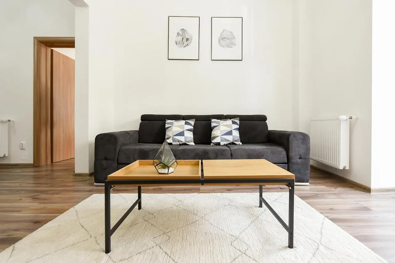 Simple Yet Stylish. Piata Revolutiei Apartment 布加勒斯特