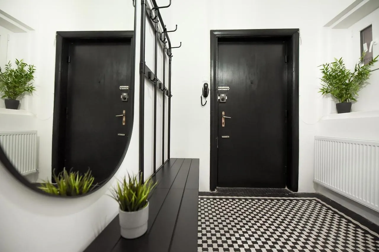 Simple Yet Stylish. Piata Revolutiei Apartment 布加勒斯特