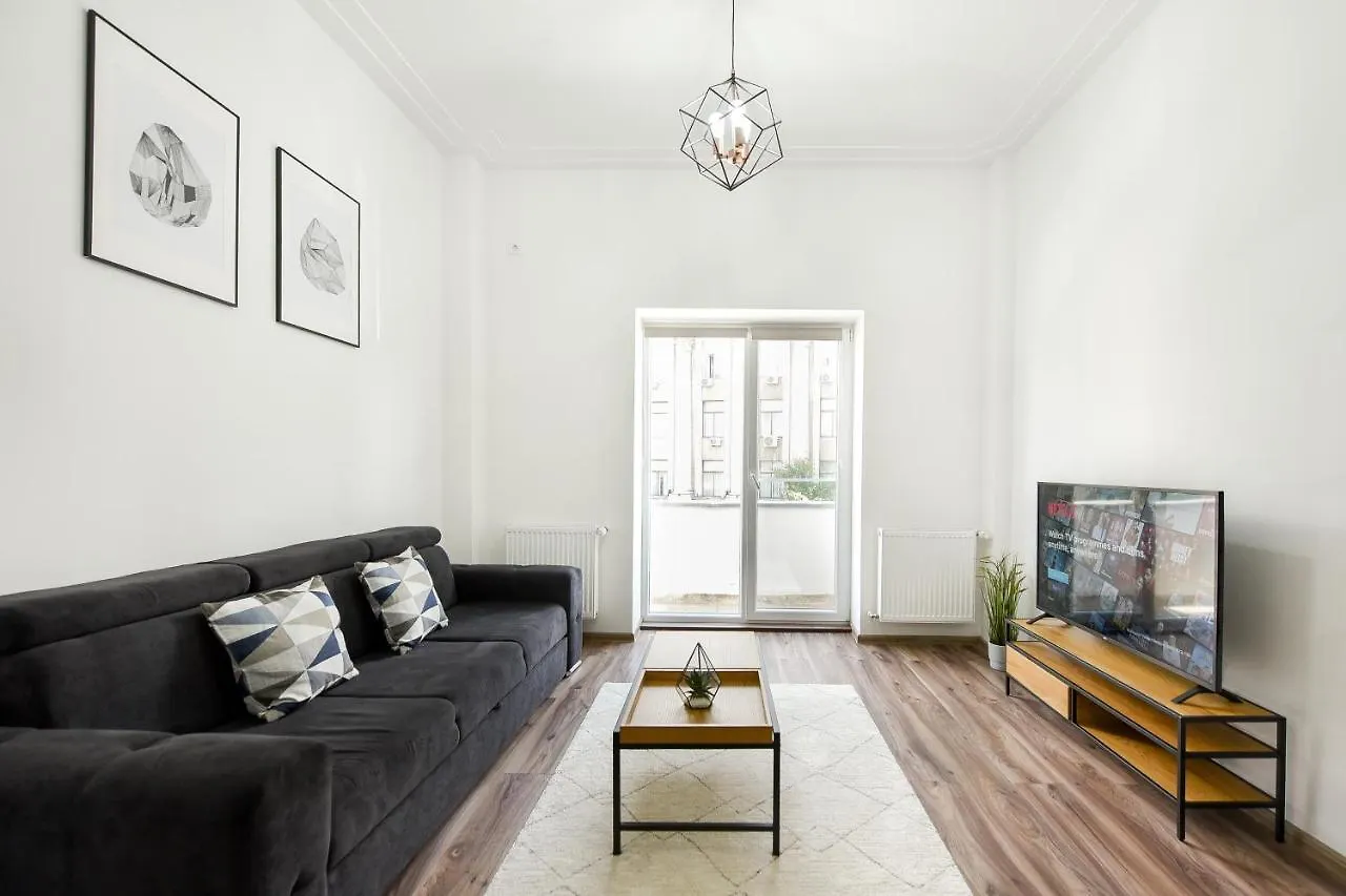 בוקרשט Simple Yet Stylish. Piata Revolutiei Apartment 0*,  רומניה